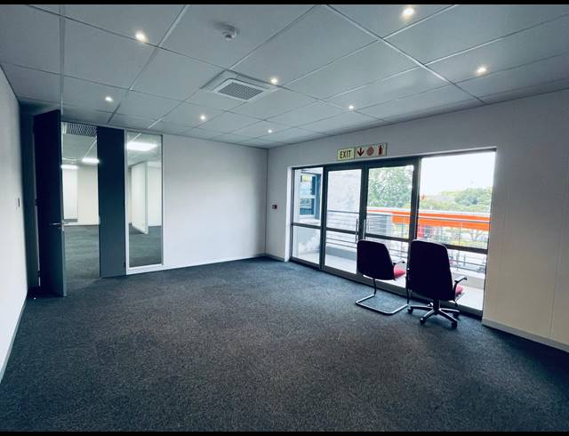 250M² OFFICE TO LET IN FOURWAYS